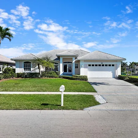 111 Gulfport Court Vila